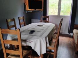 La Petite Maison du Sculpteur，位于Saint-Saud-Lacoussière的酒店