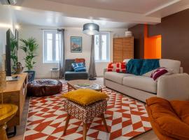 Le Baron terrasse et parking cœur de Castres，位于卡斯特尔的酒店