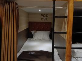 Kushi's Nap N Go Dormitory，位于维沙卡帕特南的酒店