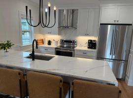 Boston First floor condo，位于弗雷明翰的酒店