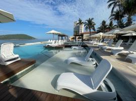 马萨特兰棕榈树度假酒店，位于马萨特兰的带停车场的酒店