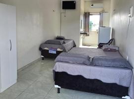 Hotel r&f，位于巴卡雷纳的酒店