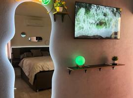 Modern Residence Agave Dorado with AC and HotTub，位于特基拉的酒店