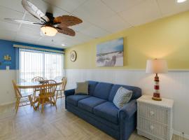 Updated Oceanside Condo - 5 Miles to Cape May!，位于威尔伍德克拉斯特的酒店