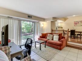 1 Mi to UMD Convenient and Cozy Condo with Patio!