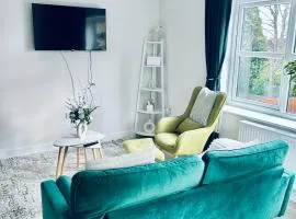 Dover Ferry Apartments x 2 Sleeps 10 with parking and castle views