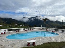 Accommodation Cabin Lake Calima Spectacular Court，位于Restrepo的酒店