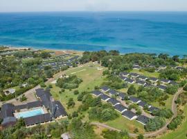 6 person holiday home on a holiday park in Gilleleje，位于吉利勒杰的别墅