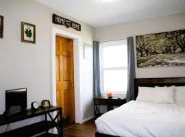 Peaceful Family Retreat with Games and Glamping!