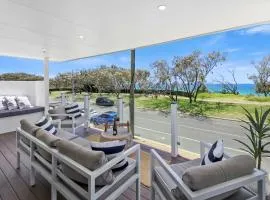 The Pacific - Absolute Beachfront in Buddina