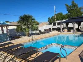 Lovely RV with pool and jacuzzi