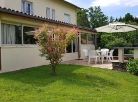 Gîte avec grand parc, clim et Wifi, proche commerces, dans le Parc Naturel Périgord Limousin - FR-1-616-78，位于Saint-Jory-de-Chaleix的酒店