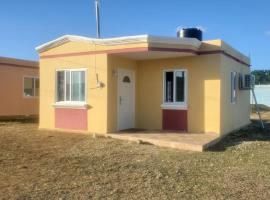 Little yellow house，位于Green Island的酒店