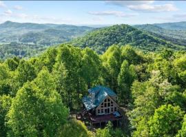 Charming Cabin with Incredible Mountain Views，位于Bostic的酒店