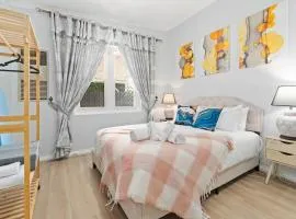 Stylish 2 Bedroom Unit Close to CBD
