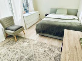 A cozy double room next to zuidplein metro station and Ahoy Arena，位于鹿特丹的酒店