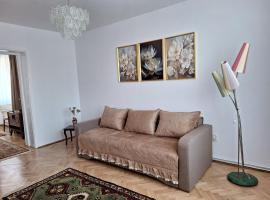 Panoramic Apartment，位于Gherla的酒店