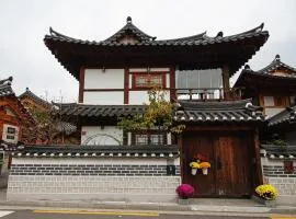 Eunpyeong Hanok Pyeonganchae은평한옥