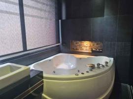 L1 Condo In Bangla Patong Beach Private Jacuzzi，位于芭东海滩的酒店