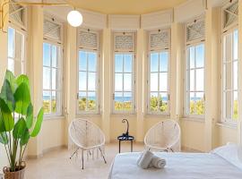 Homiday -Gioiello Vista Mare- Parcheggio Privato，位于加兰布鲁恩的酒店