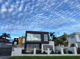 Auckland Luxury Seafront House，位于奥克兰的酒店