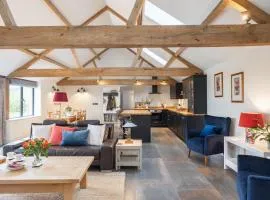Luxury converted Barn, rural seclusion at foot of The Ridgeway, dog friendly