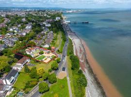 Holm House - Stylish Coastal Suites - Silures Bar & Restaurant On-site，位于卡迪夫的酒店