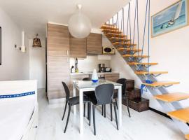 Le Capucin - Petit duplex avec place de parking，位于迪纳尔的酒店