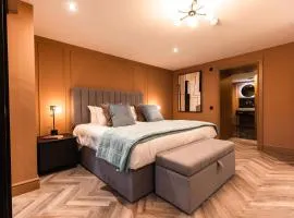 Luxury Georgian Aparthotel by Hauss Ayr - 5mins to Beach, Town Centre!