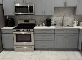 Adorable 2 bedroom with free street parking