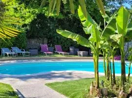 Chez Celine et Philippe appartement dans propriété de charme avec piscine