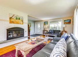 3 Mi to Cape Cod Bay Marshfield Home with Balcony!