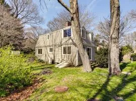 3 Mi to Cape Cod Bay: Marshfield Home w/ Balcony!