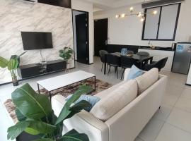 Urban Suites Georgetown Penang - Sea View & Georgetown View - High Floor - Exclusive & Cozy Stay，位于乔治市的酒店
