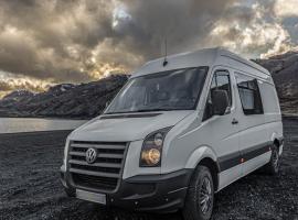 North Campers - Campervans，位于哈纳弗约德尔的酒店