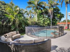 Lighthouse Point Oasis w Pool and Hot Tub Near Beach，位于Lighthouse Point的酒店