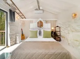 WHome Riverfront Retreat with Exclusive Waterfall Views