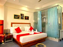 The Grand Palace Scenic Mountain View by Anvi resort In Nainital，位于奈尼塔尔的酒店