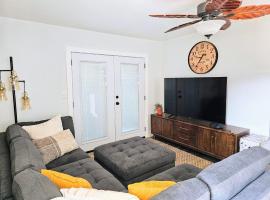 Comfort Location Reasonable Price 2 blocks 2 the beach，位于科纳的公寓