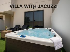 4br Luxury Villa Yas Island Near F1，位于阿布扎比的酒店