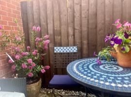 Entire Two Bed Coach House Super King Beds Turn into singles，位于Countess Wear的酒店
