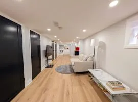 The Urban Hideaway - Stylish Stay - Prime Spot