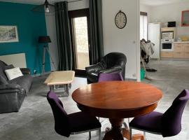 Maison de village avec extérieur，位于昂斯的酒店