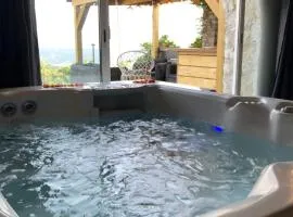 Nuit insolite avec jacuzzi privatif et piscine