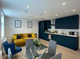 Trinity Apartments - 2 Bed Apartment - Spacious - Modern - 30 Seconds from High Street