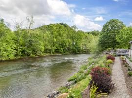 Best Western Plus River Escape Sylva / Dillsboro，位于迪尔斯伯勒的酒店