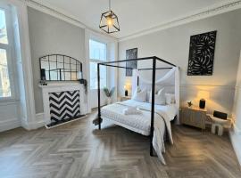 Luxury central apartment w/ 3 beds + 24hr check-in，位于阿伯丁的酒店
