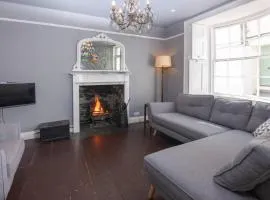 Unicorn Cottage -Beautiful, Spacious 3 bed, 3 bathroom house in heart of Ambleside
