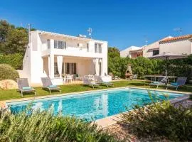 Villa Molly 16 by Villa Plus