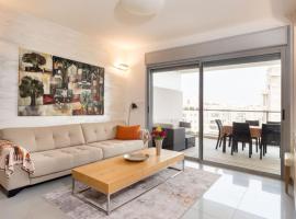 Urban Gem with Outdoor Lounge，位于特拉维夫的酒店